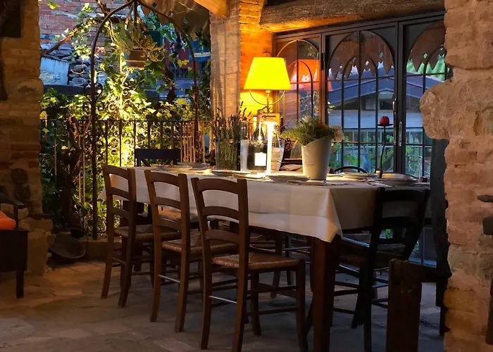 Borgo Santuletta Çiftlik konaklama Santa Giuletta